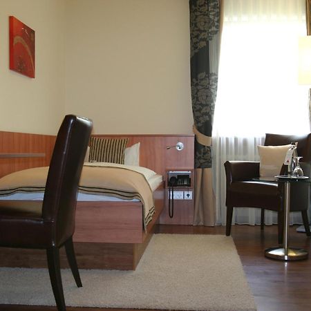 Hotel Merkur Баден-Баден Номер фото